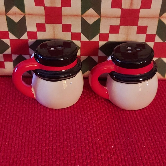 Snowmen Mug Style Salt & Pepper Shakers - Picture 7 of 10